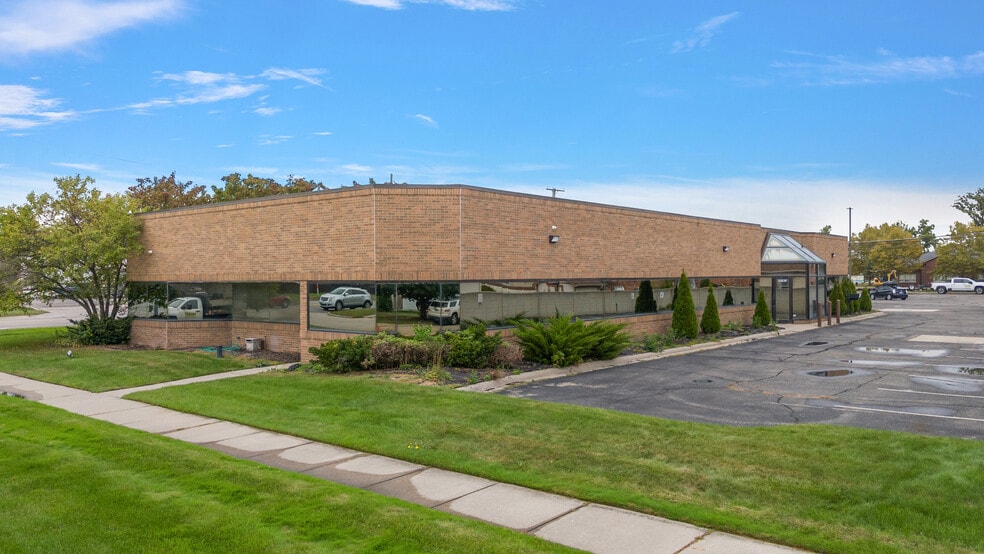 33830 Harper Ave, Clinton Township, MI for lease - Building Photo - Image 2 of 13