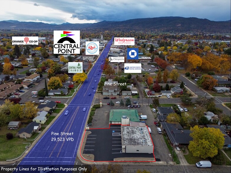 839 E Pine St, Central Point, OR à louer - Photo du bâtiment - Image 3 de 4