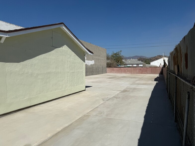 8906 Norris Ave, Sun Valley, CA for lease - Building Photo - Image 2 of 7