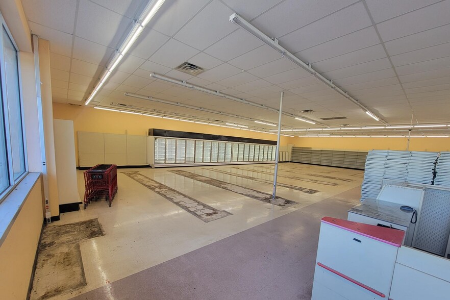 790 S Us Highway 77, Douglass, KS for lease - Interior Photo - Image 3 of 10