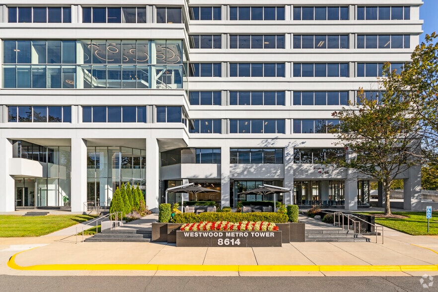8614 Westwood Center Dr, Vienna, VA for lease - Building Photo - Image 1 of 25