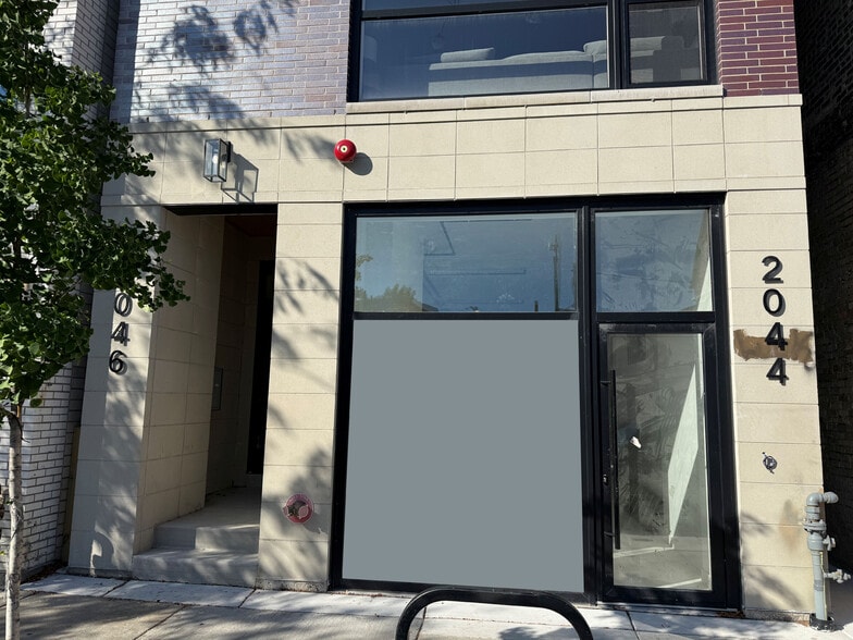 2046 N Damen Ave, Chicago, IL for sale - Primary Photo - Image 1 of 4