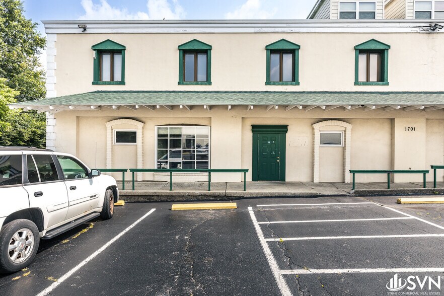 1701 Alexandria Dr, Lexington, KY à vendre - Photo du bâtiment - Image 3 de 17