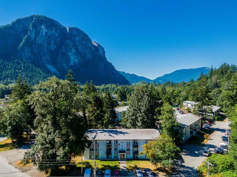 38171 Westway Av, Squamish, BC for sale - Aerial - Image 3 of 5