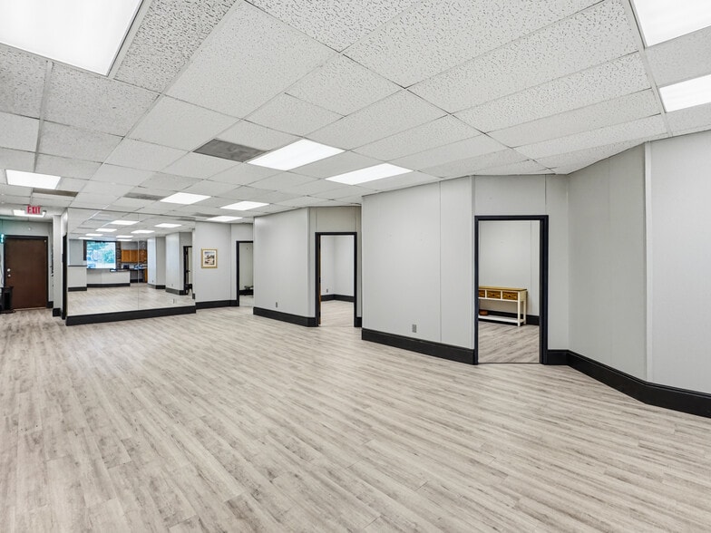 1212 Air Depot, Midwest City, OK for lease - Building Photo - Image 3 of 45