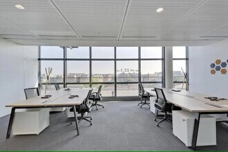 Office in Paris for lease Interior Photo- Image 1 of 5