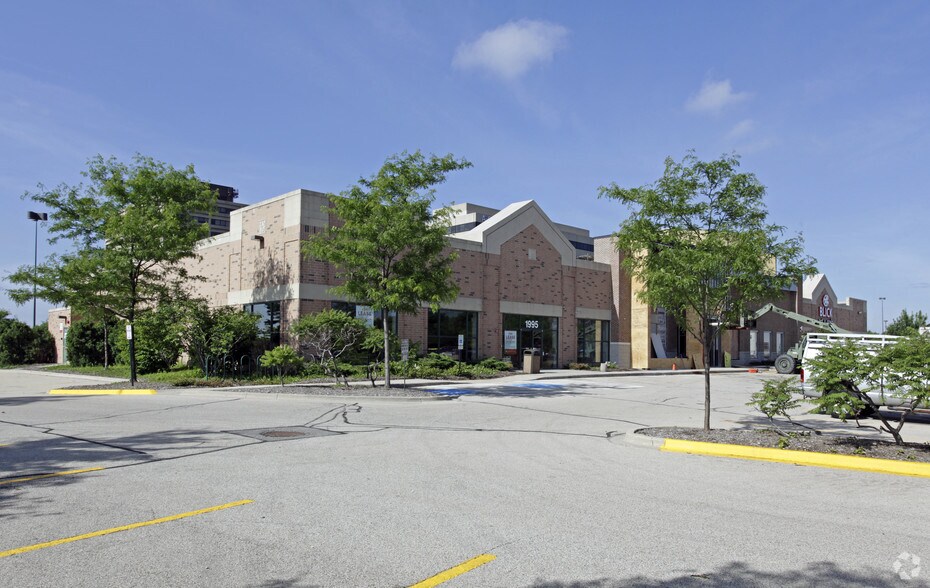 1975-1995 E Golf Rd, Schaumburg, IL à louer - Photo du bâtiment - Image 2 de 4