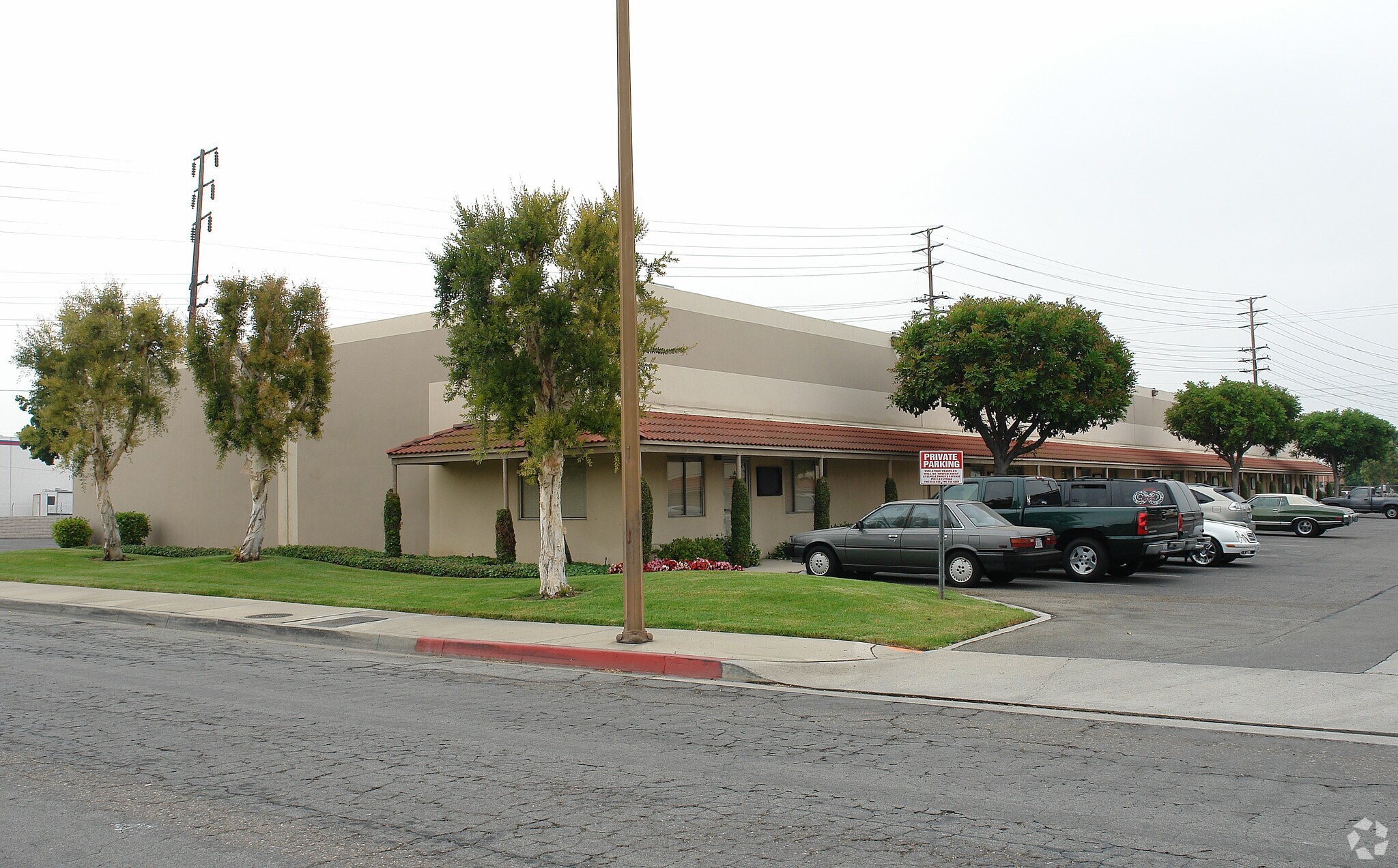 2584 E Fender Ave, Fullerton, CA à louer Photo principale- Image 1 de 7