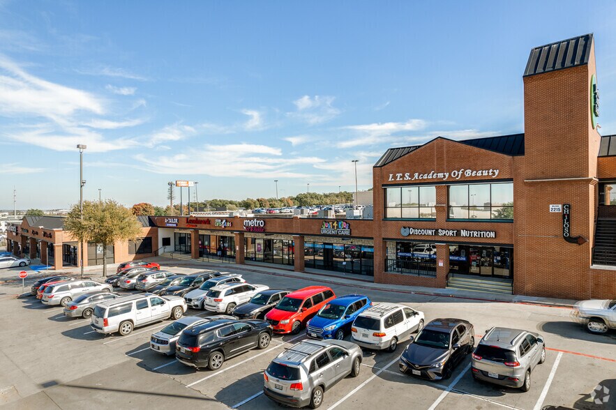 2219 S Loop 288, Denton, TX à louer - Photo du bâtiment - Image 3 de 5