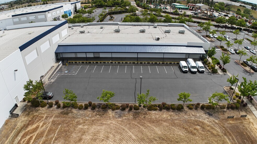10000 Alantown Dr, Roseville, CA à louer - Photo du bâtiment - Image 2 de 12