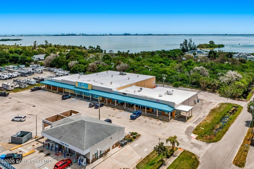864-880 N Banana River Dr, Merritt Island, FL à louer - Photo du bâtiment - Image 1 de 22