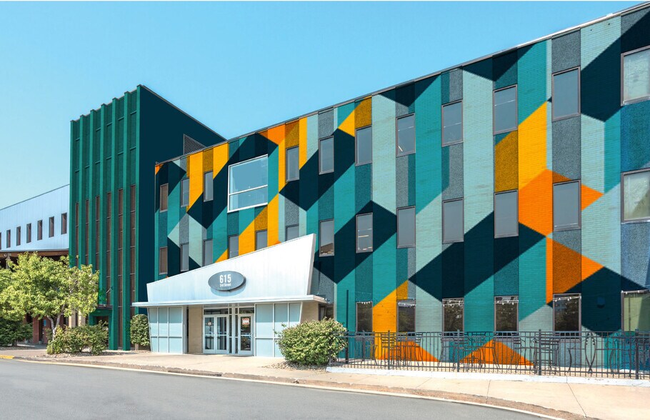 615 3rd St, Des Moines, IA à louer - Photo du bâtiment - Image 2 de 9