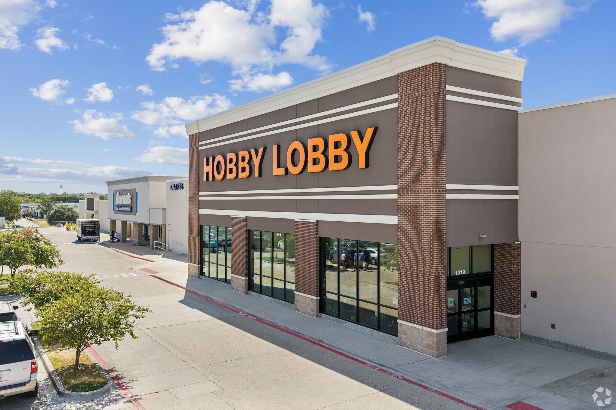 REO Sale | Cash-Flowing Retail Center portfolio of 4 properties for sale on LoopNet.ca Building Photo- Image 1 of 22