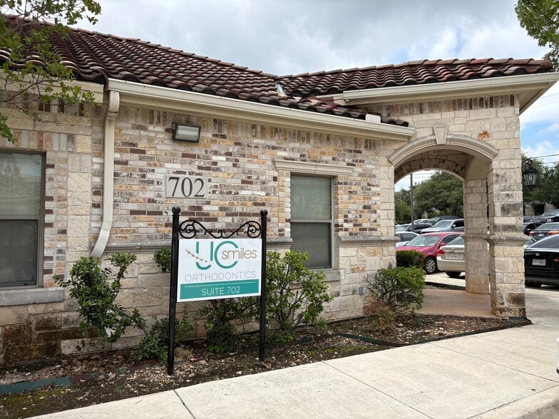 1202 E Sonterra Blvd, San Antonio, TX à louer - Photo du bâtiment - Image 2 de 2