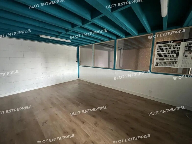 Office in Rennes for lease - Interior Photo - Image 2 of 7