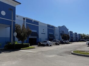 342 Pike Rd, West Palm Beach, FL for lease Building Photo- Image 2 of 6