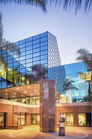 1 Pointe Dr, Brea, CA à louer - Photo du bâtiment - Image 2 de 14