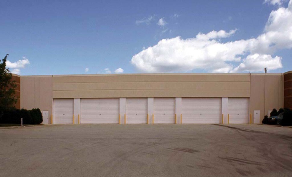 100 Overland Dr, North Aurora, IL à louer - Autre - Image 2 de 6