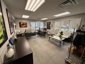 155 Schmitt Blvd, Farmingdale, NY à louer Photo intérieure- Image 2 de 19