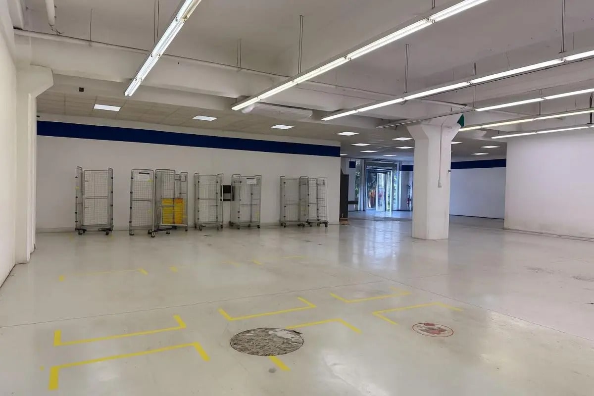 Industrial in Marseille for lease Building Photo- Image 1 of 7