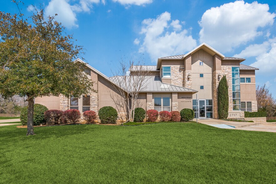 2717 Windriver Ln, Denton, TX à vendre - Photo du bâtiment - Image 3 de 7