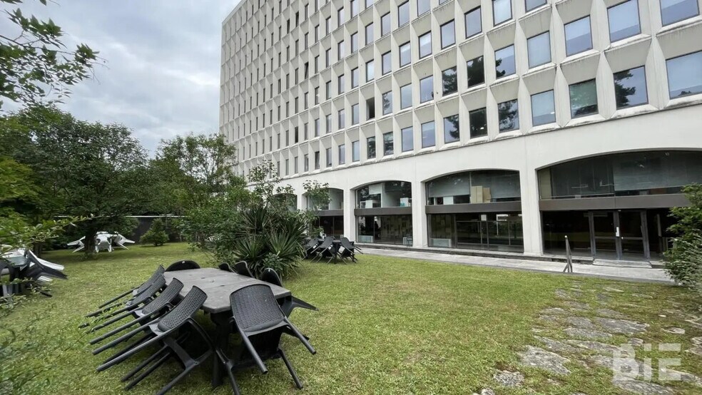 Office in Bordeaux for lease - Building Photo - Image 3 of 9