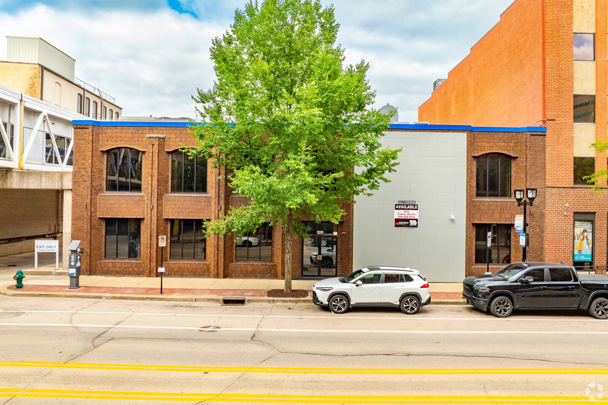320 3rd St SE, Cedar Rapids, IA à louer Photo principale- Image 1 de 30