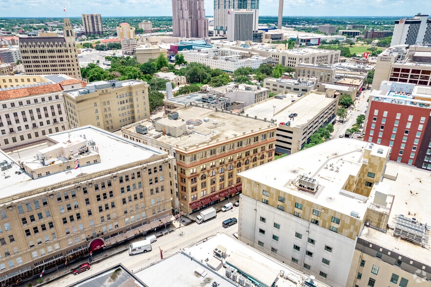 110 Broadway St, San Antonio, TX for lease - Aerial - Image 2 of 2