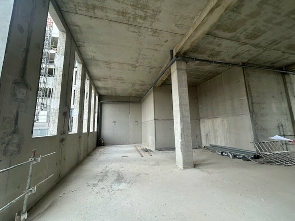 Flex in Bordeaux for lease Interior Photo- Image 1 of 13