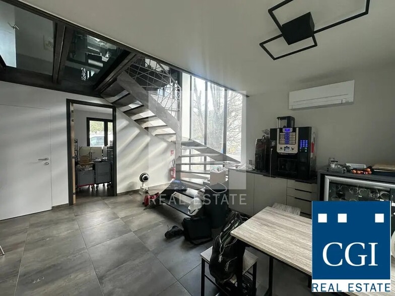 Office in Seyssinet-Pariset for lease - Interior Photo - Image 3 of 12