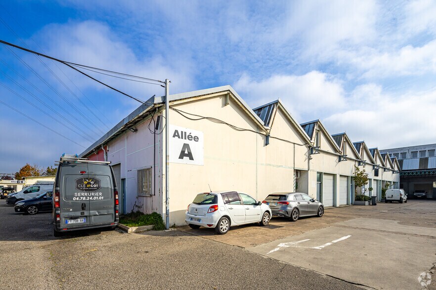 197 Avenue Francis De Pressensé, Vénissieux à louer - Photo du bâtiment - Image 2 de 3
