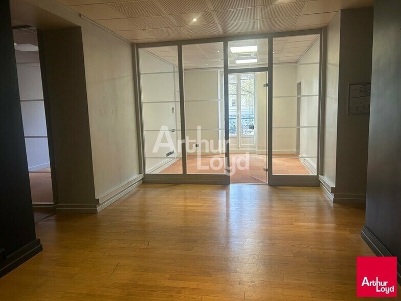Office in Rennes for lease - Interior Photo - Image 2 of 5
