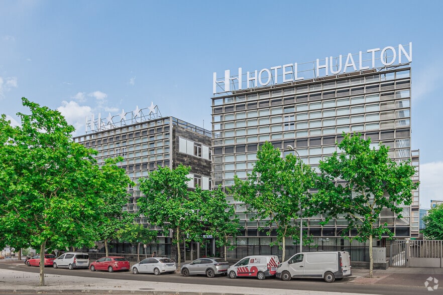 Calle de Huelva, 16, Alcobendas, Madrid for sale - Building Photo - Image 2 of 3
