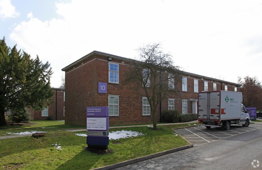 10 Churchill Sq, West Malling à louer - Photo du bâtiment - Image 2 de 3