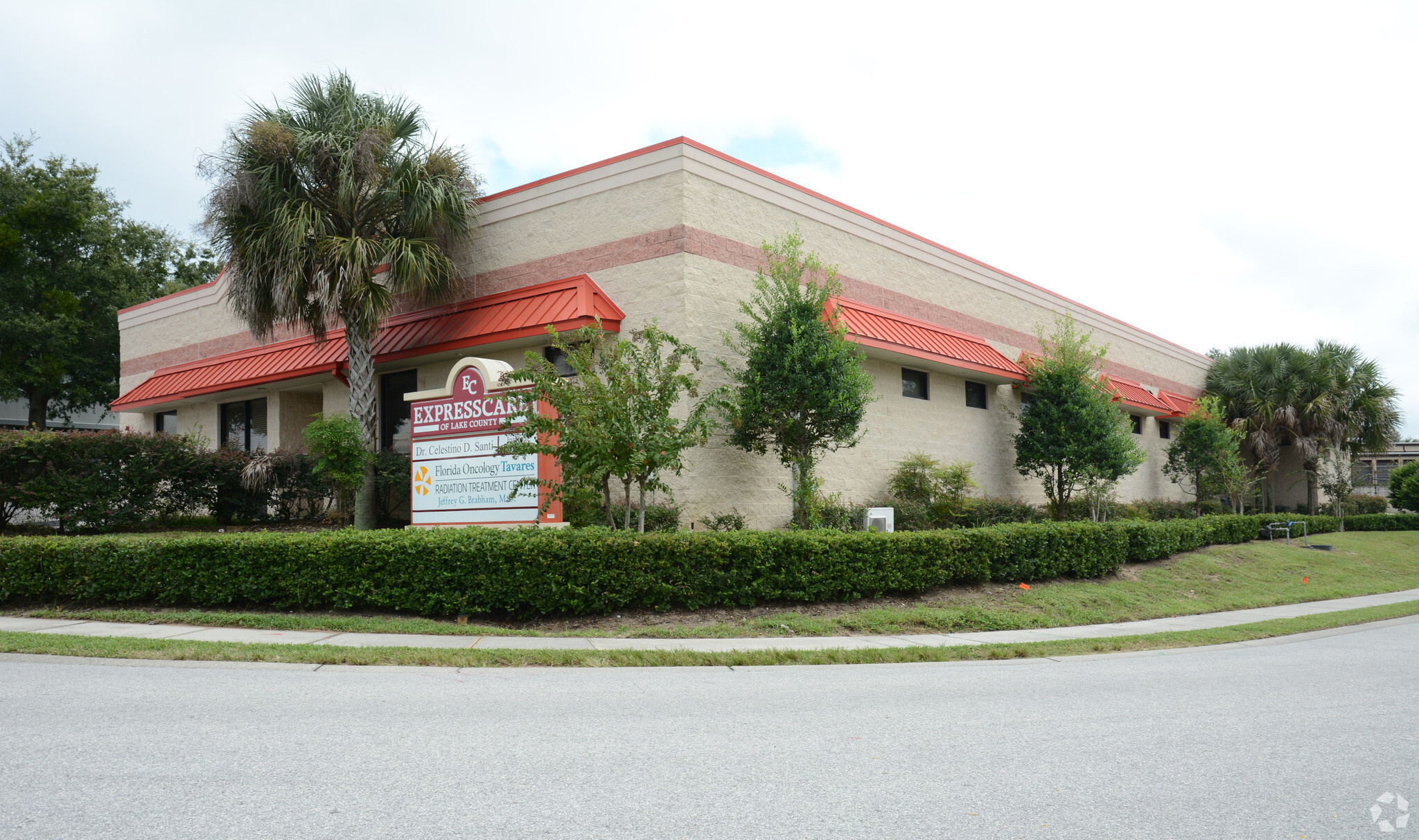 2010-2020 Nightingale Ln, Tavares, FL for sale Primary Photo- Image 1 of 26