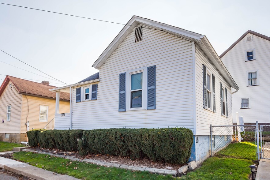 1704 Orchard Way, Coraopolis, PA for sale - Primary Photo - Image 1 of 1