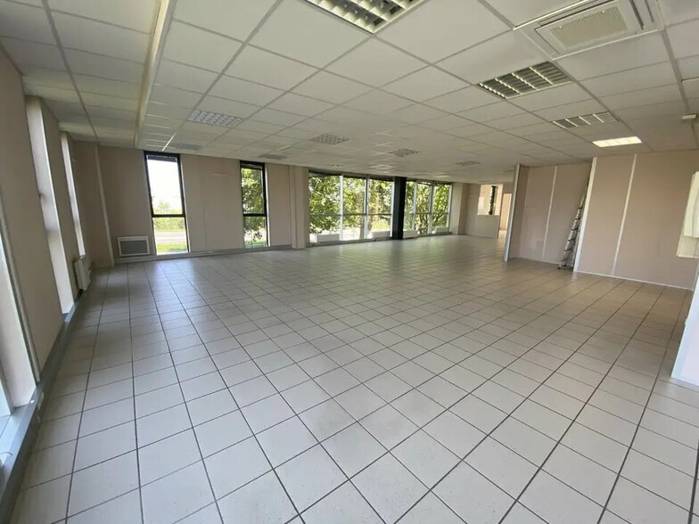 Office in Reims for lease - Building Photo - Image 3 of 8