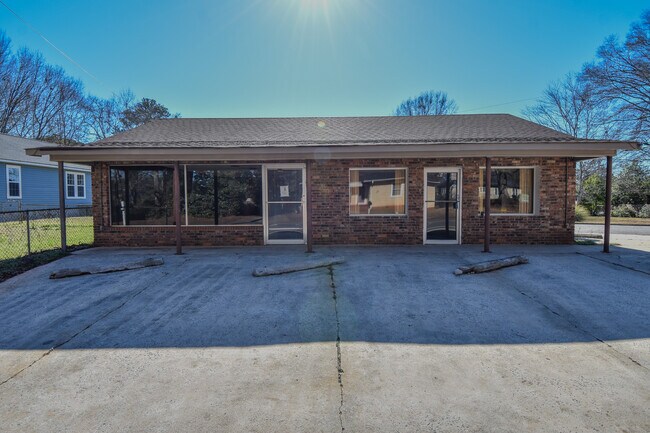 Plus de détails pour 618 E Lee St, Thomaston, GA - Flex à vendre