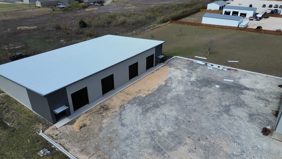 1158 County Road 108, Hutto, TX à louer - Photo du bâtiment - Image 1 de 11