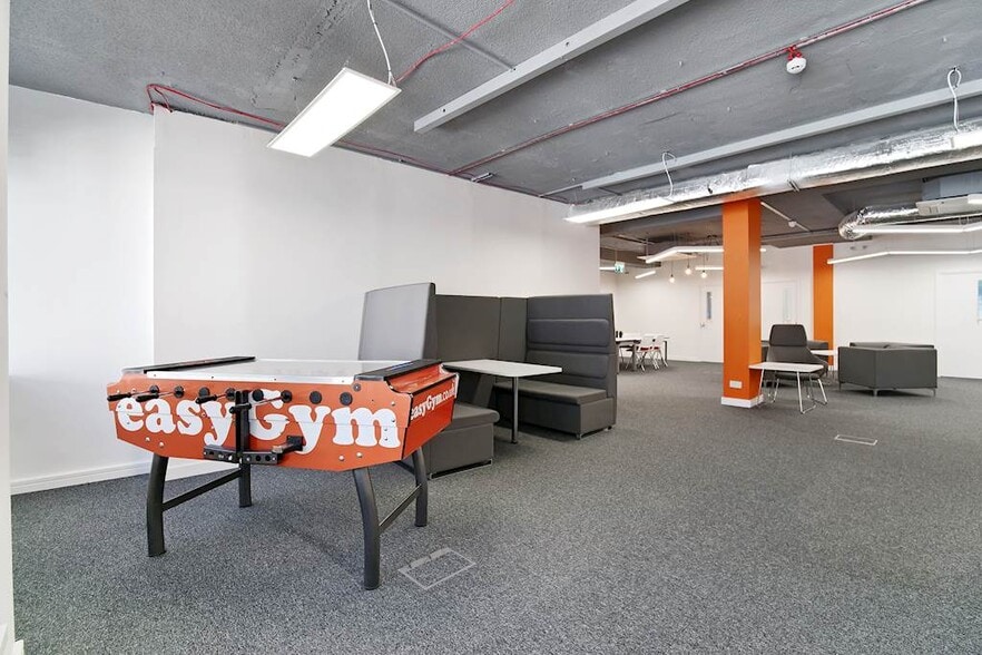 168 Fulham Rd, London for lease - Interior Photo - Image 3 of 11