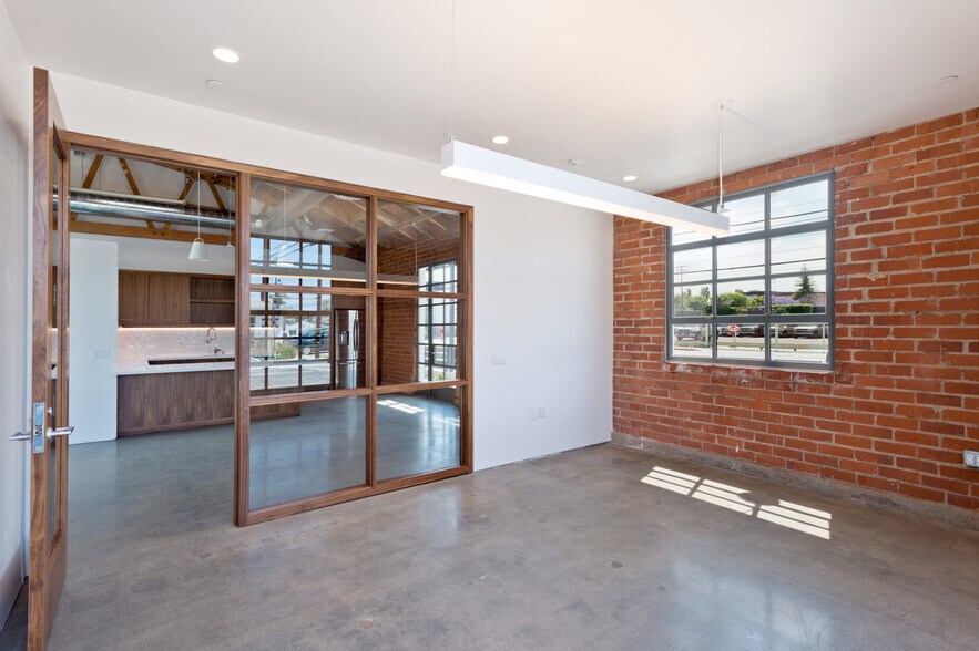 1751 Berkeley St, Santa Monica, CA à louer - Photo intérieure - Image 3 de 11