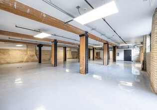 310 Spadina Ave, Toronto, ON à louer Photo intérieure- Image 1 de 1