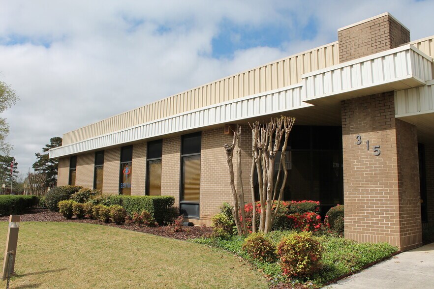 315 Wynn Dr NW, Huntsville, AL à louer - Photo du bâtiment - Image 1 de 5