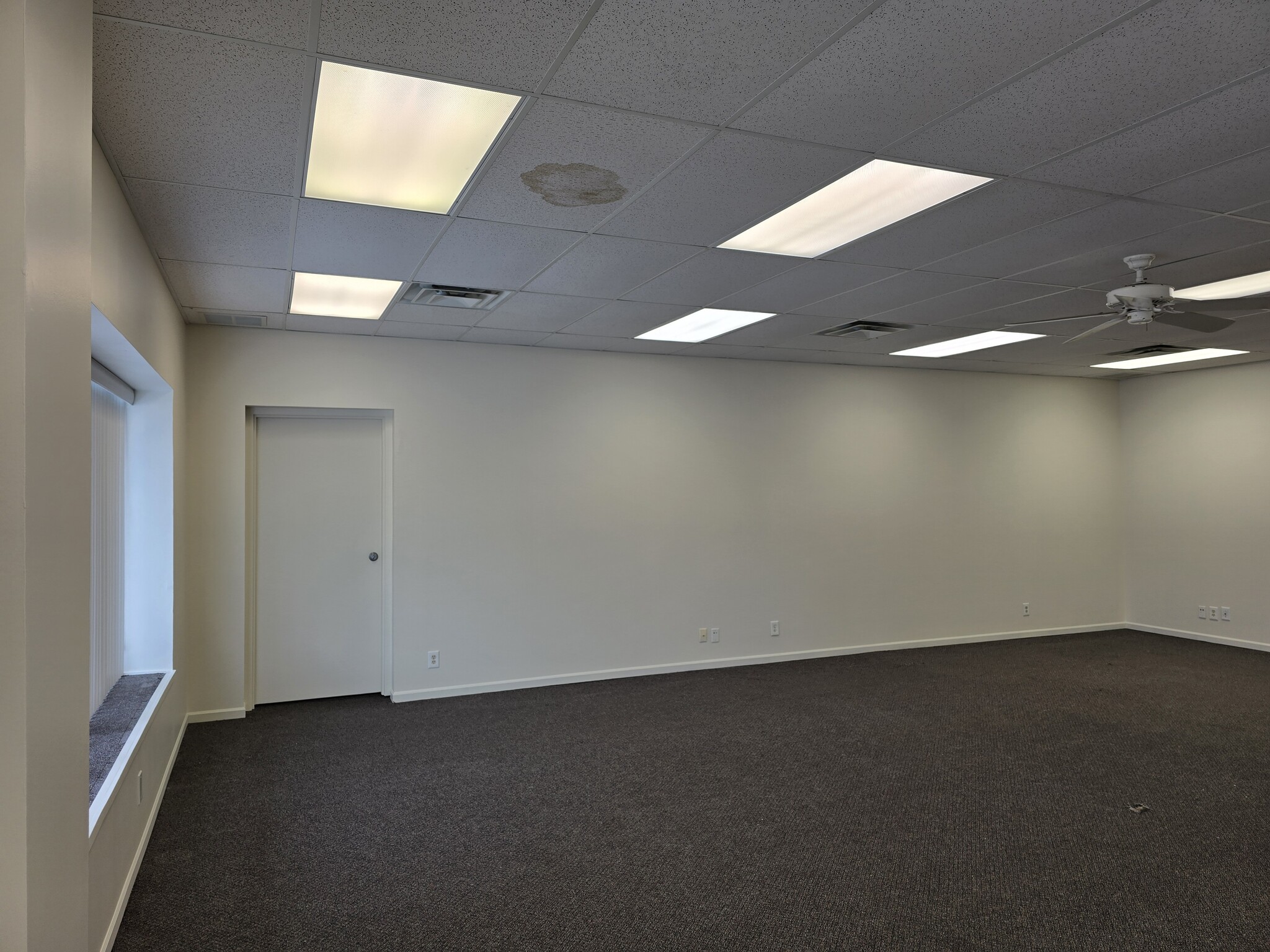5800 Cornhusker Hwy, Lincoln, NE for lease Interior Photo- Image 1 of 5