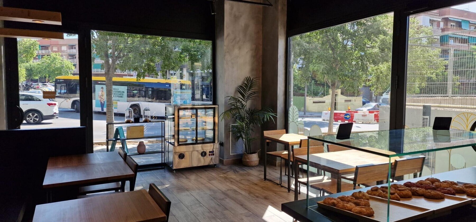 Cornellà de Llobregat, BAR 08940 - Unit - -  - Interior Photo - Image 1 of 16