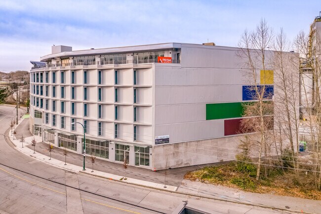 Plus de détails pour 3333 Bridgeway St, Vancouver, BC - Local d'activités à louer