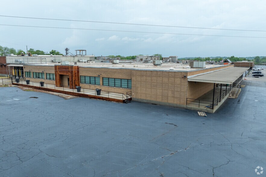 Golden Flake Drive Portfolio portefeuille de 4 propriétés à vendre sur LoopNet.ca - Photo principale - Image 3 de 14