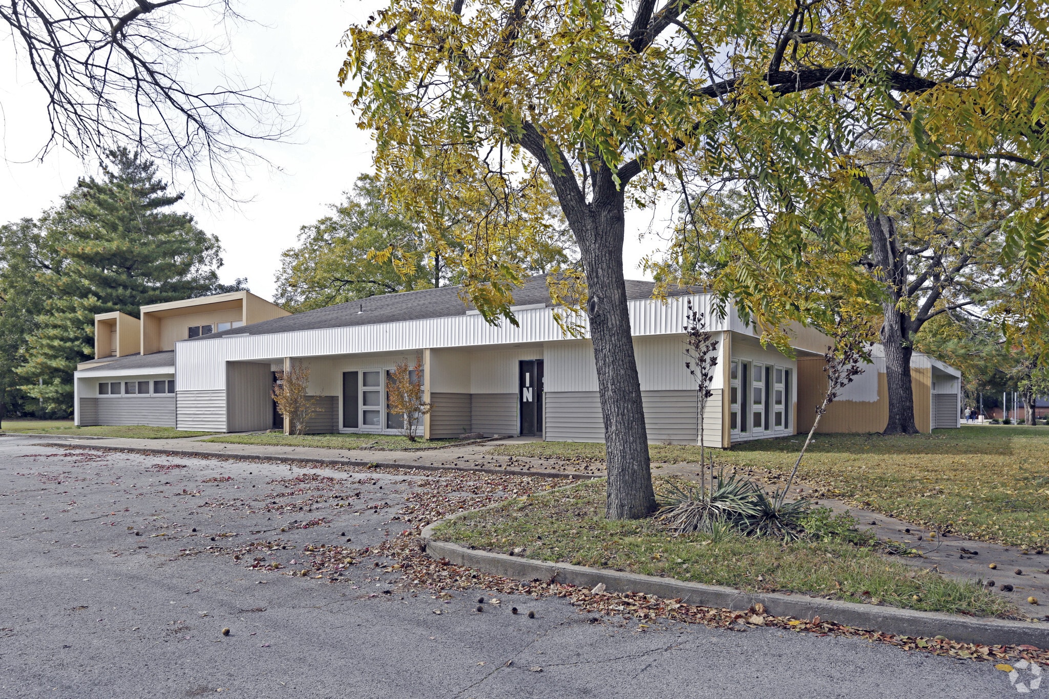 1114 Poplar Pl, Rogers, AR for sale Primary Photo- Image 1 of 7