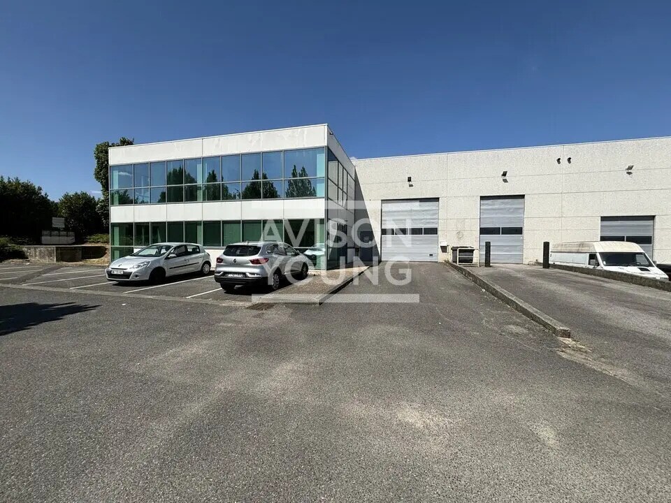 Flex in Chilly-Mazarin for lease Building Photo- Image 1 of 8