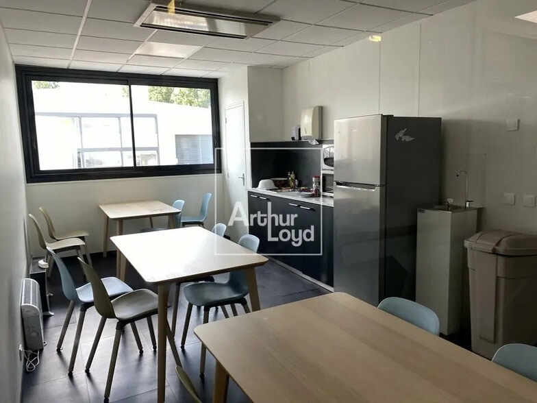 Office in Morangis for lease - Interior Photo - Image 3 of 5